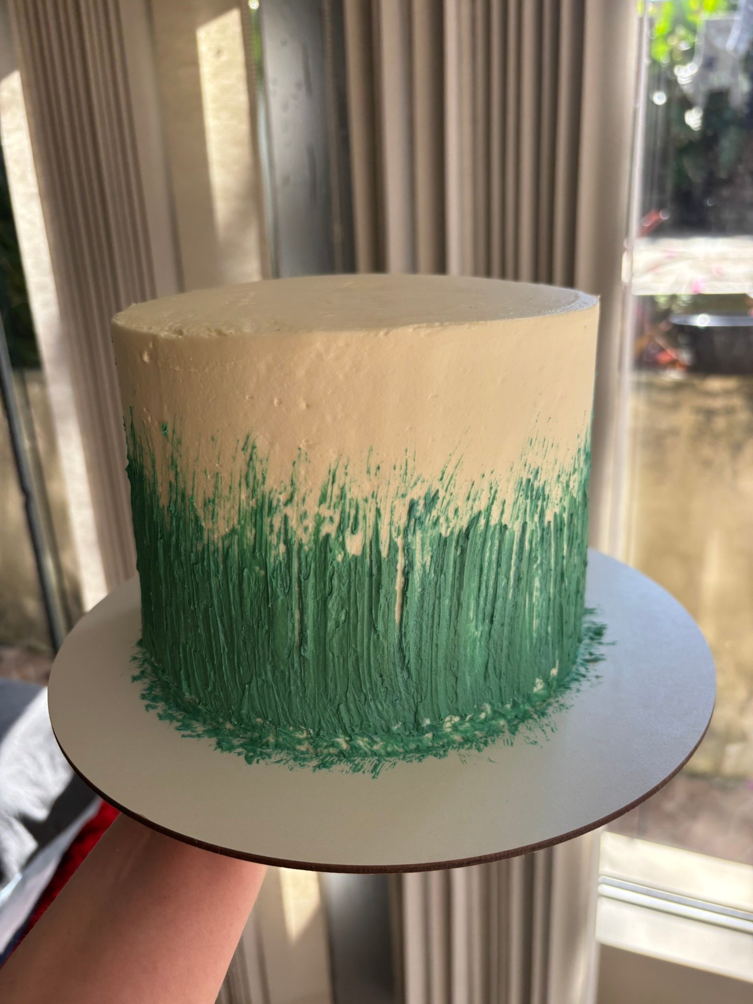 Bolo artesanal verde e creme